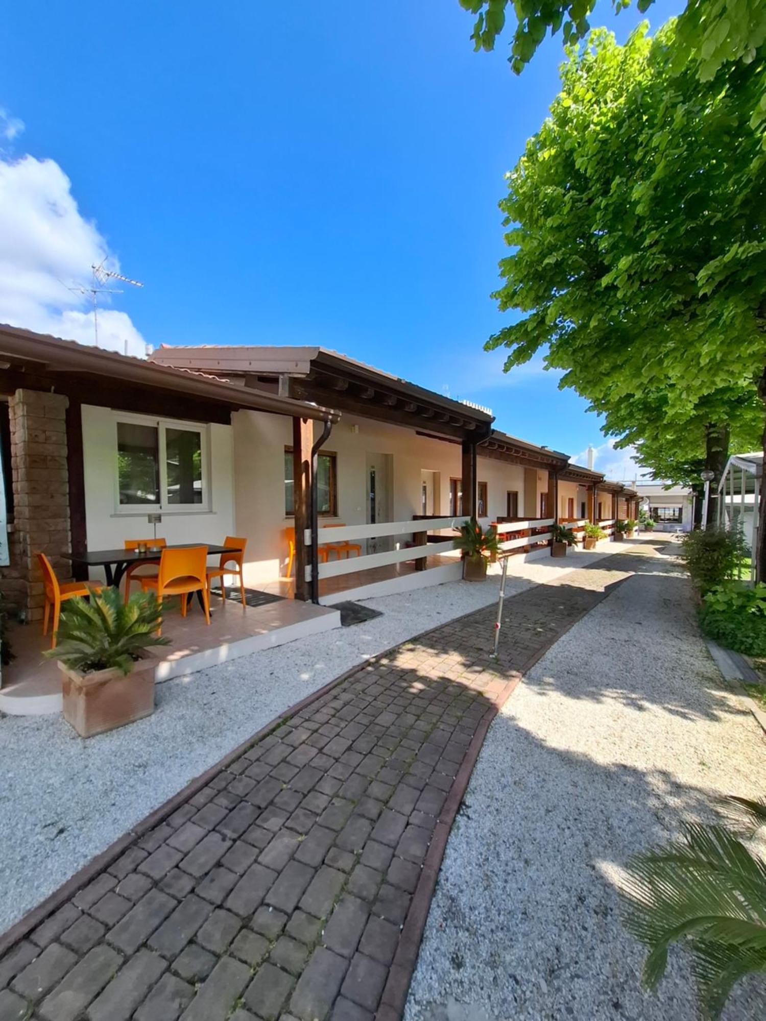 Villaggio Turistico Dei Tigli Padenghe sul Garda Exterior photo